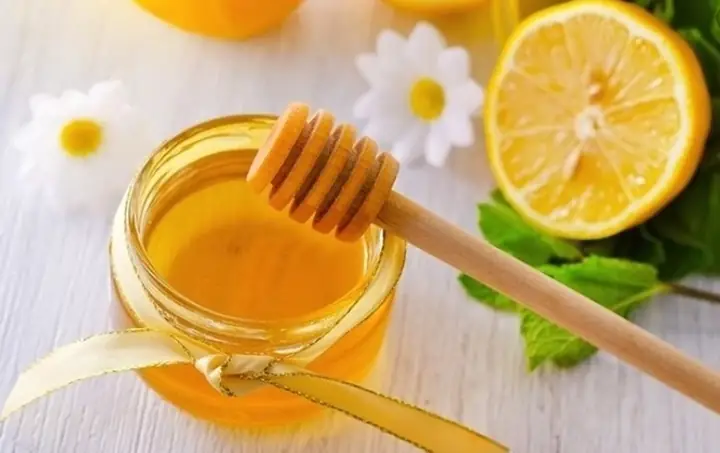 - Sau bữa ăn sáng, trưa và tối