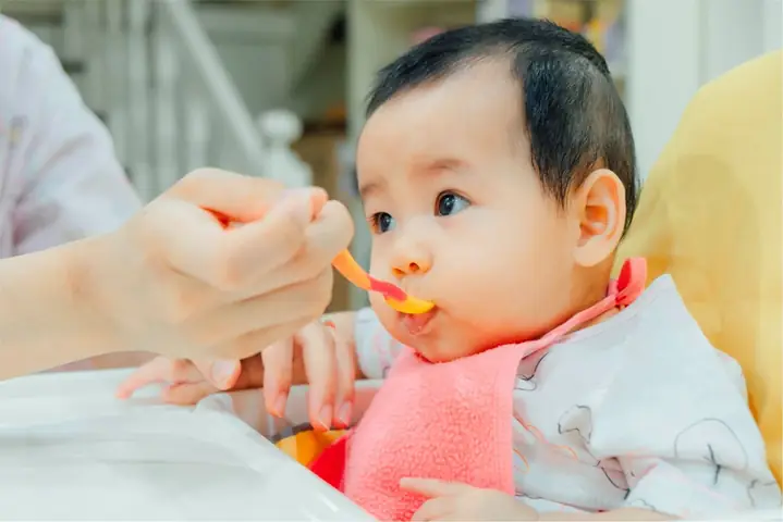 Những lưu ý vàng cho bé ăn dặm