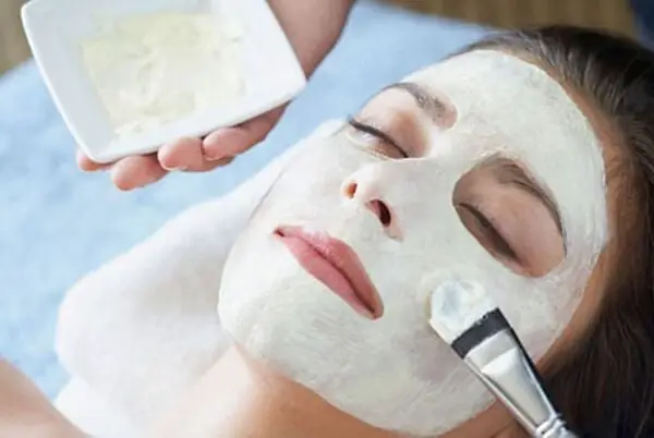 2.1. Mặt nạ sữa tươi và nước cốt chanh cấp dưỡng chất và tăng độ đàn hồi cho da
