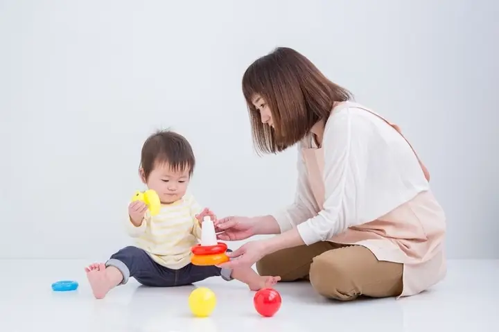 2.4. Gọi tên các đồ vật cho trẻ nghe