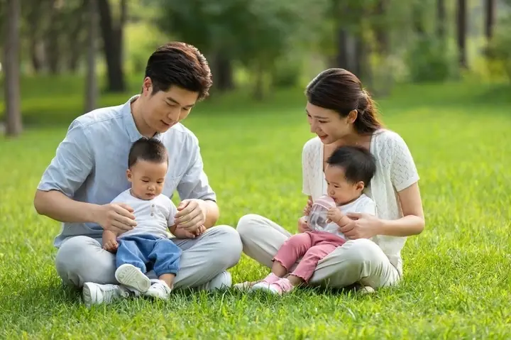 2.7. Đưa bé đến khu vui chơi để tiếp xúc nhiều bạn hơn
