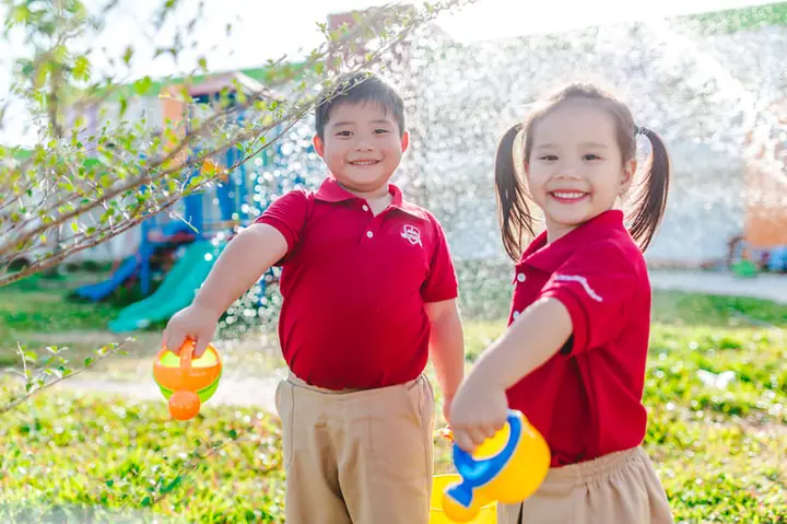 2.3. Kết hợp học chữ cái gắn với môi trường xung quanh
