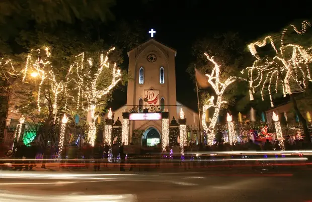 2.Nhà thờ Hàm Long