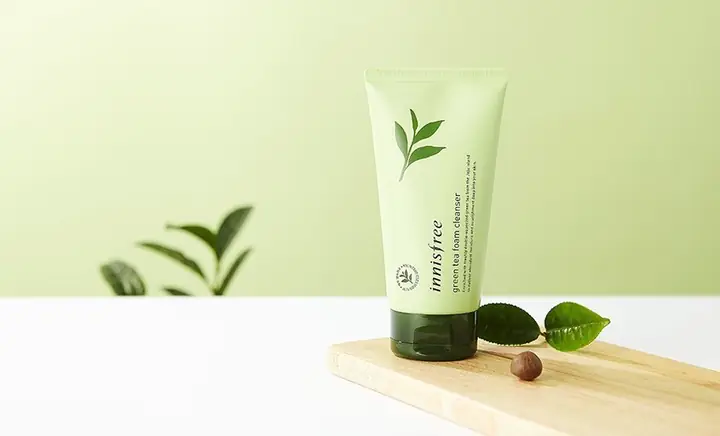 2.1 Sữa rửa mặt trà xanh Innisfree Green Tea Cleansing Foam