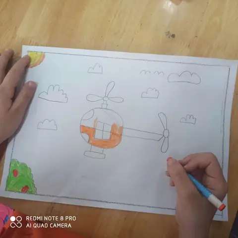 Lớp 5 tuổi A1 - Tạo hình: Vẽ máy bay trực thăng