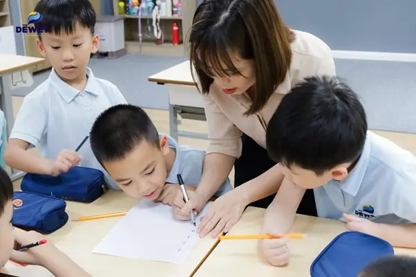 Dạy trẻ nhận biết chữ trong bảng chữ cái