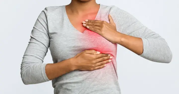 Nguyên nhân nào dẫn đến tình trạng chảy máu khi hút sữa?