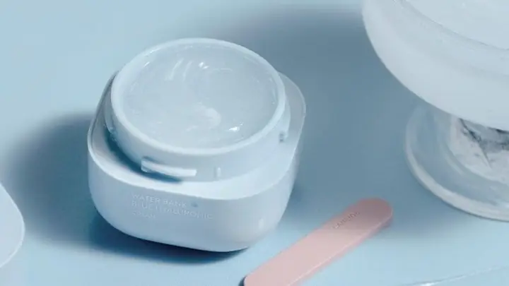 16Kem dưỡng ẩm Laneige Water Bank Blue HA Cream Oily