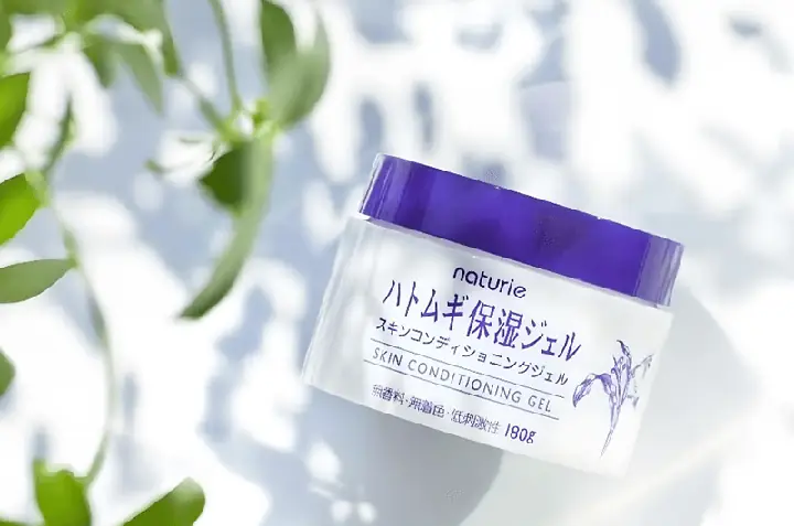 9. Gel Dưỡng Naturie Skin Conditioning Gel 180g