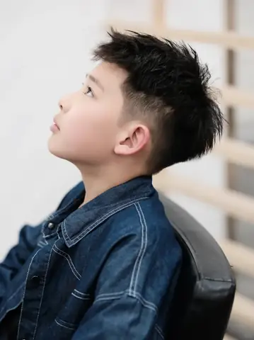 Kiểu tóc xoăn quiff cho bé trai Kiểu tóc xoăn quiff cho bé trai