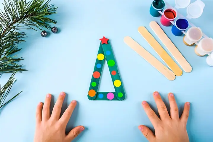 Mẹ cùng bélàm đồ chơi bằng que kemsẽ giúp tiết kiệm chi phí và mang lại nhiều niềm vui. Sau đây AVAKids sẽ cùng các mẹ tìm hiểu về các cách sáng tạo với que kem và một số lưu ý nhé.