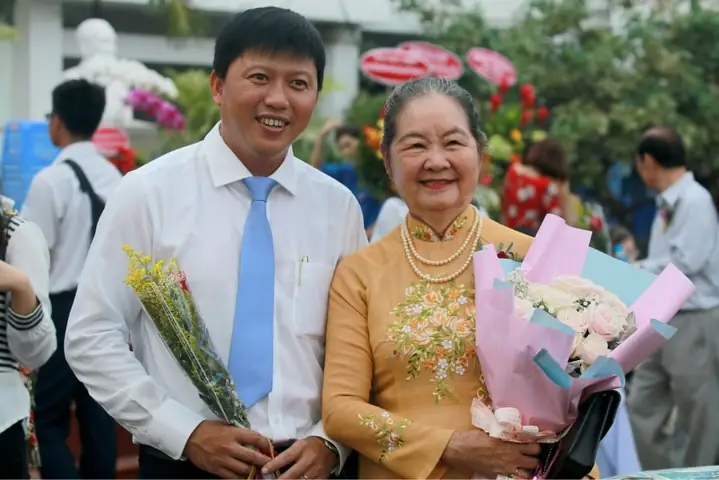 6Lời chúc 20/11 hay dành cho thầy/cô giáo cũ