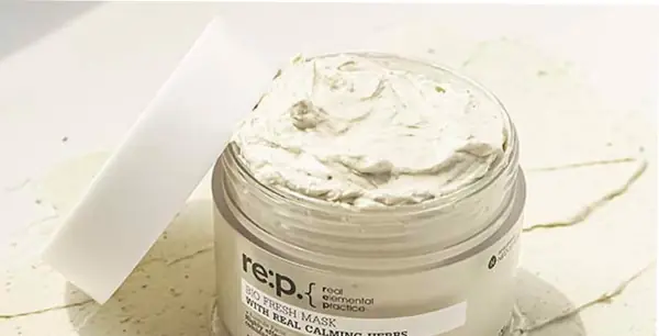 3. Mặt nạ trị mụn đầu đen Re:p hoa cúc Bio Fresh Mask With Real Calming Herbs