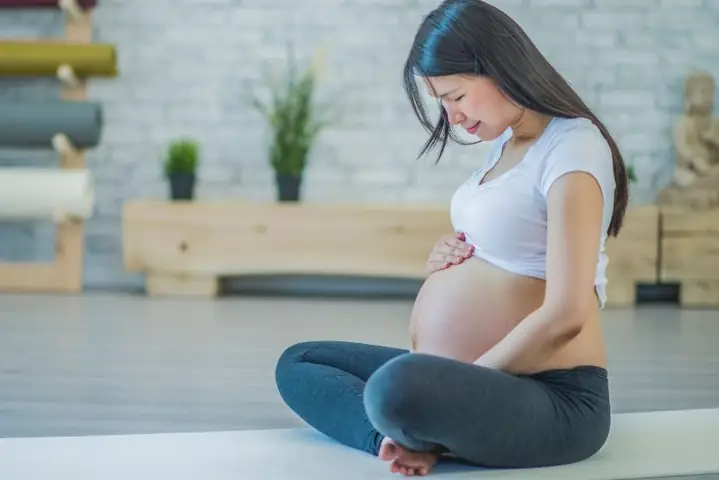 Thường xuyên xoa bụng bầu