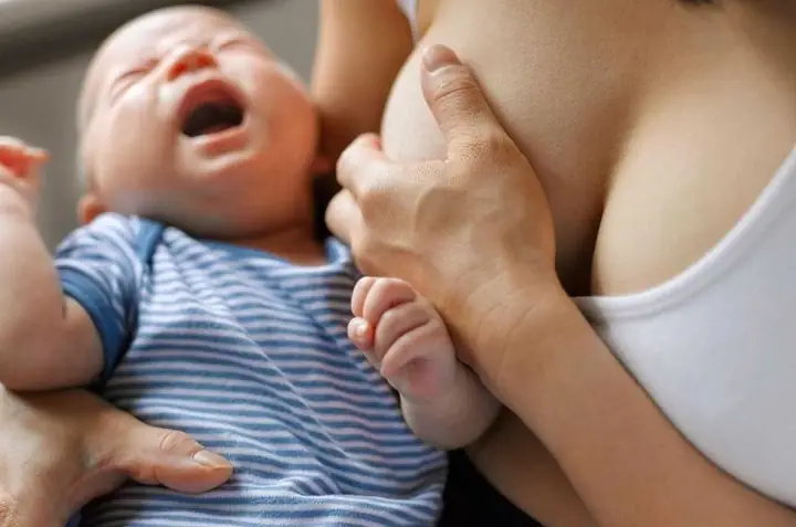 1Dấu hiệu nhận biết mẹ bị mất sữa hoặc ít sữa sau sinh mổ