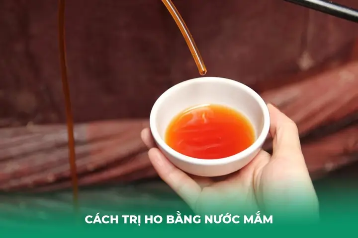 Ho là một triệu chứng rất phổ biến, thường xảy ra khi thời tiết thay đổi. Tuy nhiên, thay vì sử dụng các loại thuốc tây, nhiều người đã chọn trị ho bằng phương pháp dân gian, trong đó có cách sử dụng nước nước mắm.