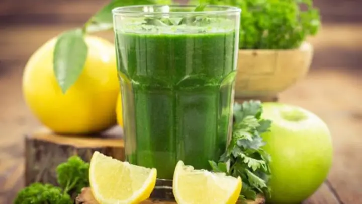 Nước ép cần tây, táo và chanh