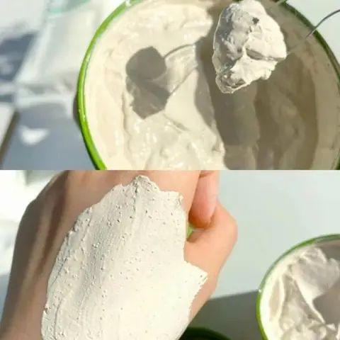Kết cấu và mùi hương của mặt nạ đất sét Some By Mi Super Matcha Pore Clean Clay Mask