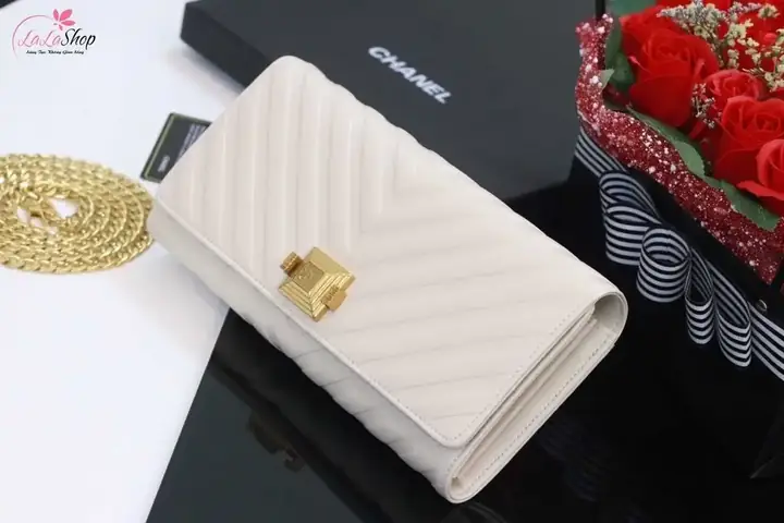 3. Ví cầm tay