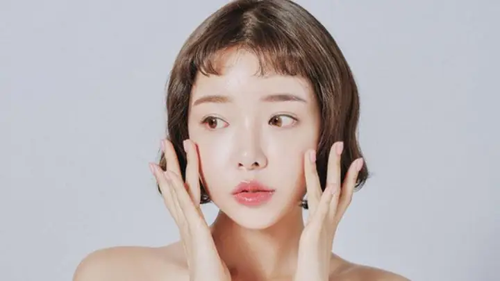 Không sờ tay lên mặt