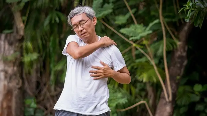 Chọn sữa cho người già mắc bệnh về xương
