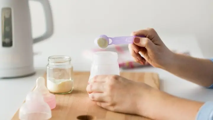 Tại sao bé không hoặc chậm tăng cân khi uống sữa công thức?