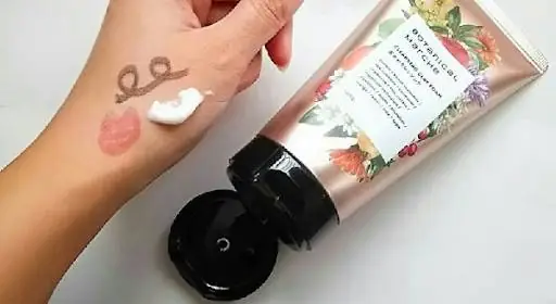 Sữa rửa mặt thảo mộc tẩy trang cho bà bầu Botanical Marche Cleansing Clay Foam