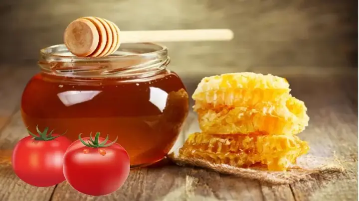 2.2. Làm trắng da bằng mật ong và cà chua