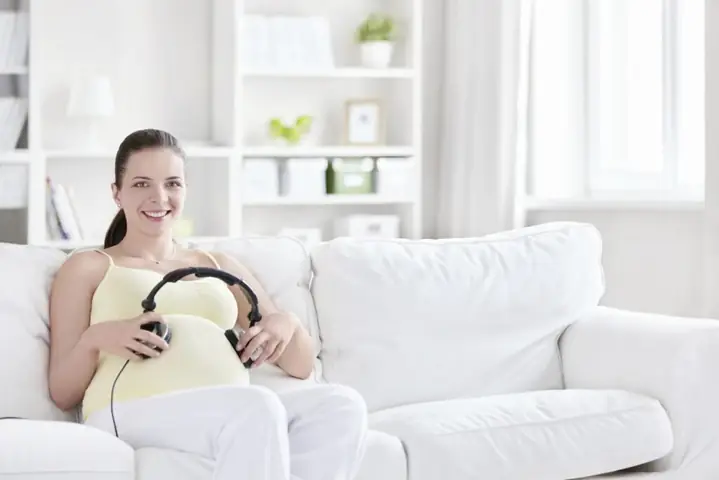 3.3 Nghe nhạc và kể chuyện cùng bé