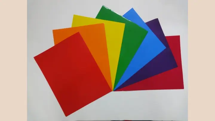 Chuẩn bị làm thiệp 8/3 với giấy màu A4