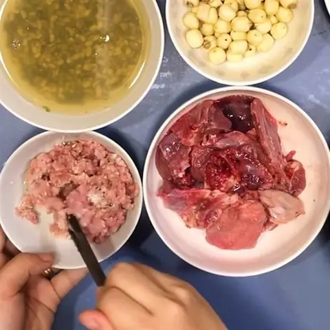 Cháo chim bồ câu nấu với rau gì cho tốt?