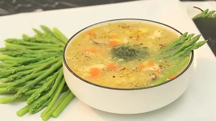 8. Cháo gà, ngô ngọt, măng tây