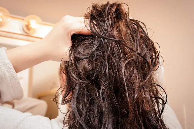 Cách Làm Tóc Duỗi Trở Lại Bình Thường