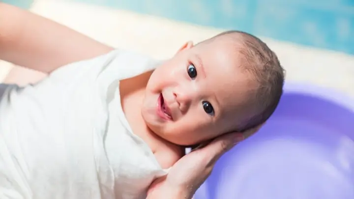 1Phụ huynh phơi nắng cho bé đến mấy tháng tuổi?