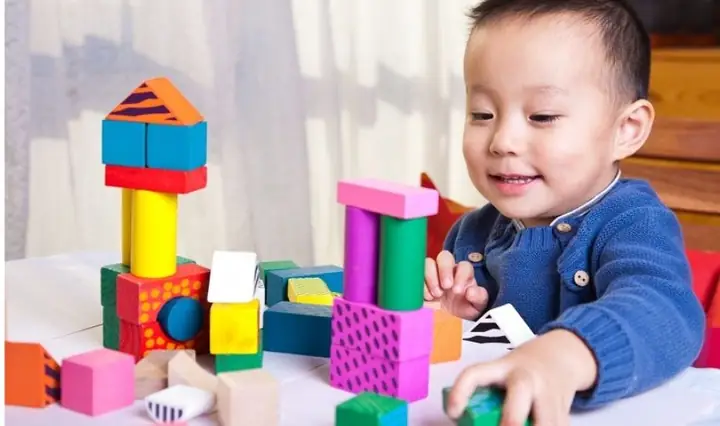 1Trò chơi cho bé 2 tuổi - Xây nhà