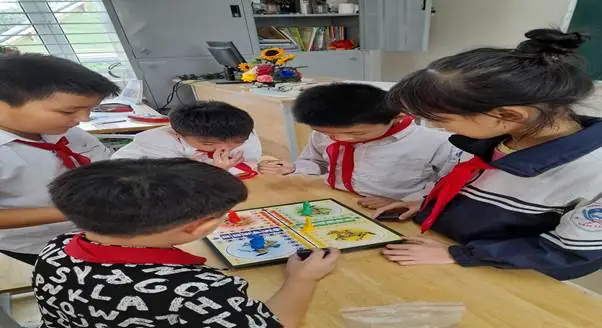 TRÒ CHƠI PHÁT TRIỂN TRÍ TUỆ TRONG GIỜ RA CHƠI CỦA HỌC SINH LỚP 4  TRƯỜNG TIỂU HỌC CẨM LĨNH