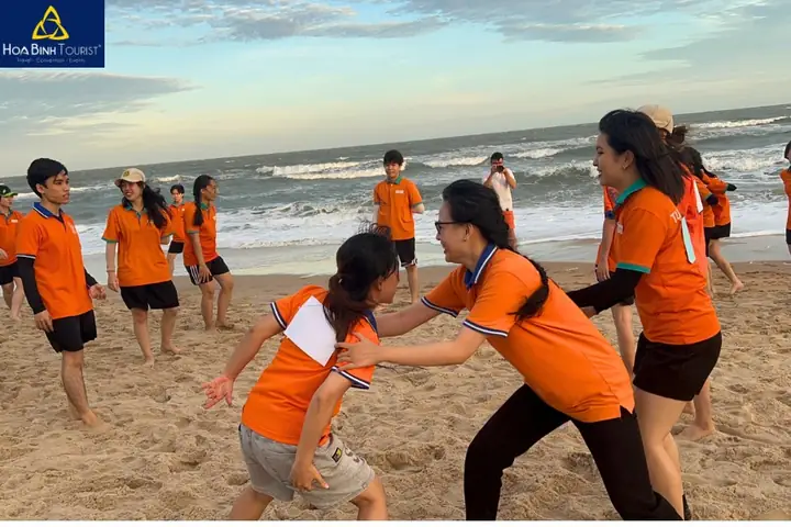 9. Xé bảng tên