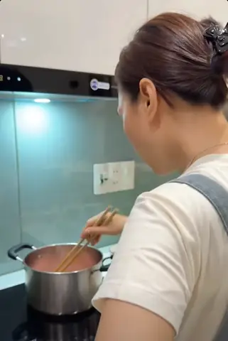 Má»¹ TÃ¢m tá»± lÃ m quÃ  táº·ng máº¹ dá»p 20/10, khiáº¿n fan thÃ­ch thÃº vÃ¬ quÃ¡ ÄÃ¡ng yÃªu - HÃ¬nh 2