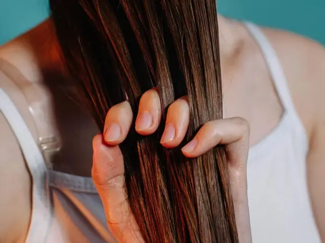 Những cách dưỡng tóc mềm mượt tại nhà với 6 nguyên liệu tự nhiên