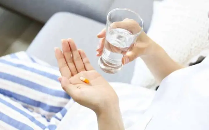 Uống thuốc kháng sinh khi thai chưa vào tử cung Uống thuốc kháng sinh khi thai chưa vào tử cung