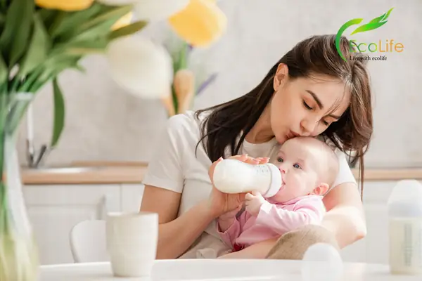 4.2 Vậy sử dụng xen kẽ sữa công thức và sữa thường liệu có tốt cho trẻ?