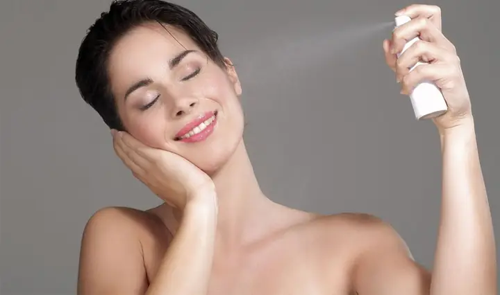 2.1. Xịt khoáng cấp ẩm cho da khô